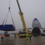 Lifting the transport box