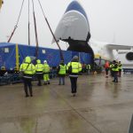 Transport box lowered on the loading rails