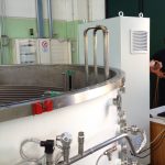 TF coil conductor located inside the vacuum chamber for leak test