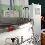 TF coil conductor located inside the vacuum chamber for leak test